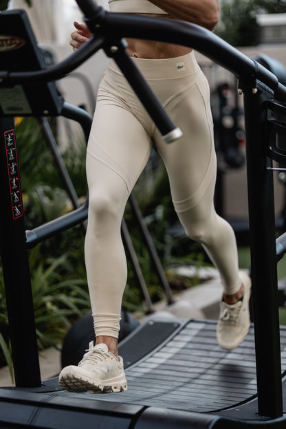 Define Crop Tee Beige