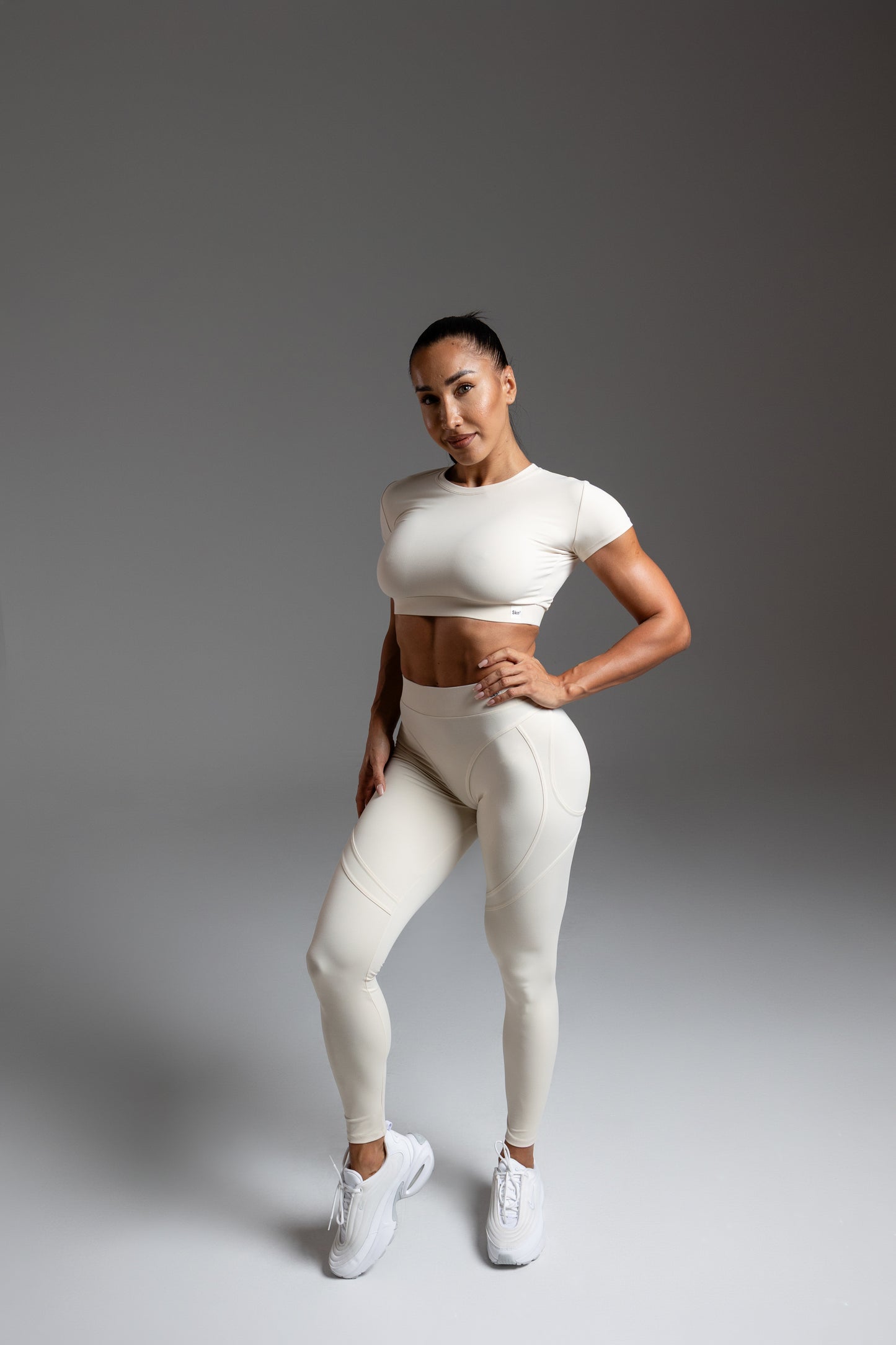 Define Crop Tee Beige