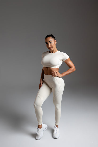 Define Crop Tee Beige